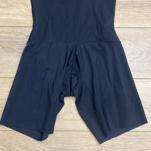 Leonisa | Undetectable Mid Thigh Body Shaper‎ | Firm Compression Shapewear - Picture 8 of 13